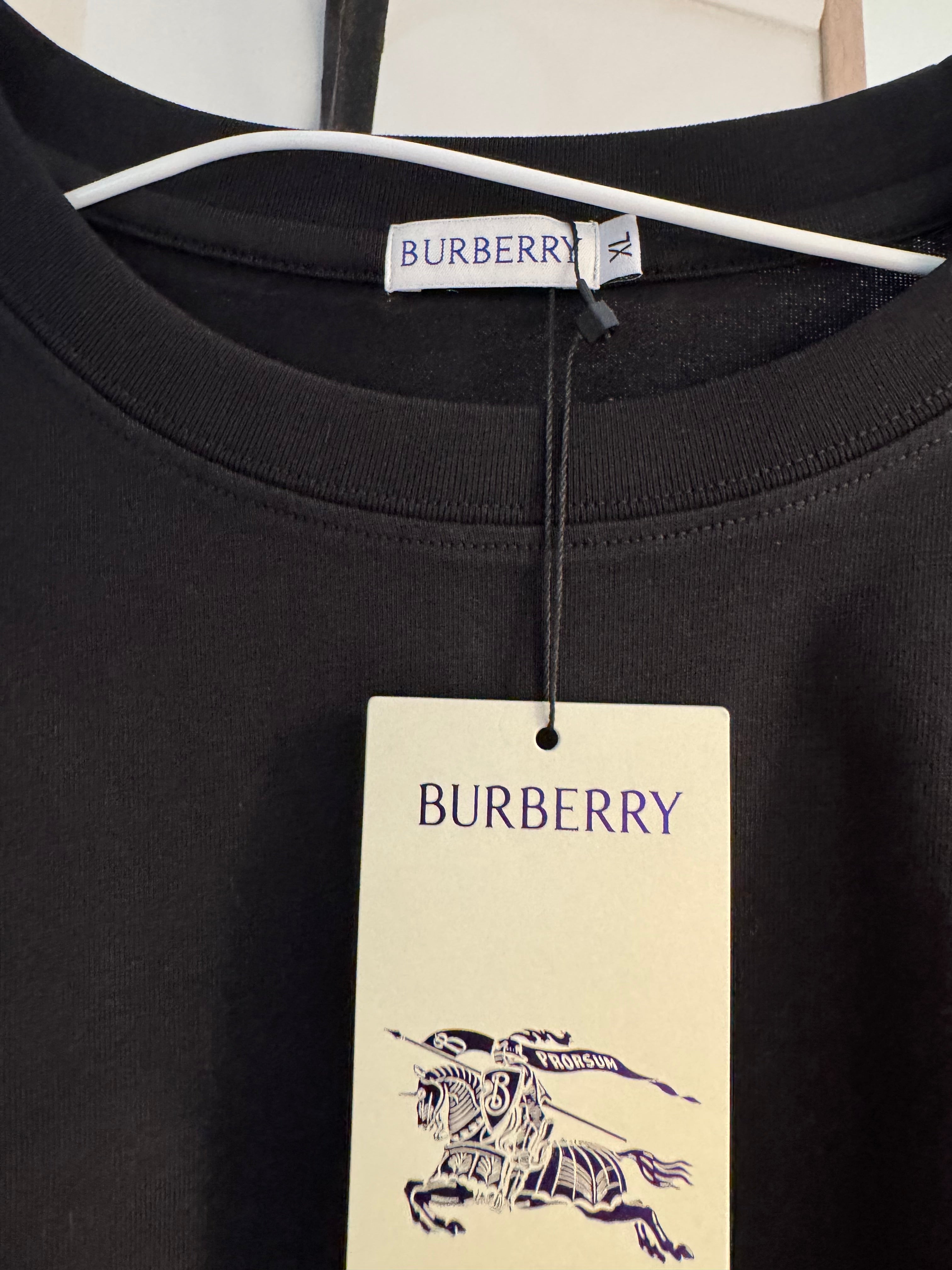 T-shirt BURBERRY – TAGLIA (XL) a Maniche Corte