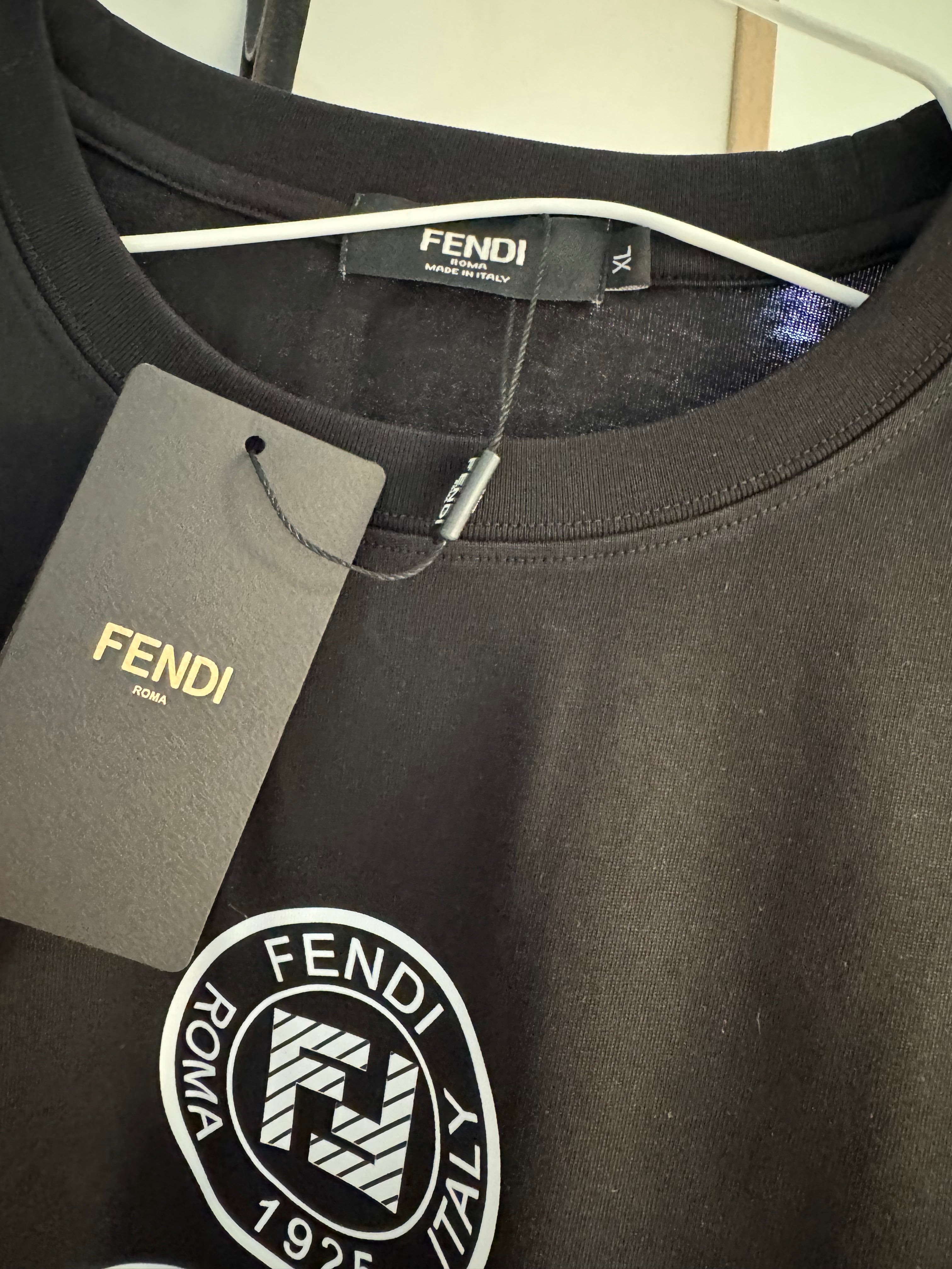 T-shirt FENDI – TAGLIA (L) a Maniche Corte